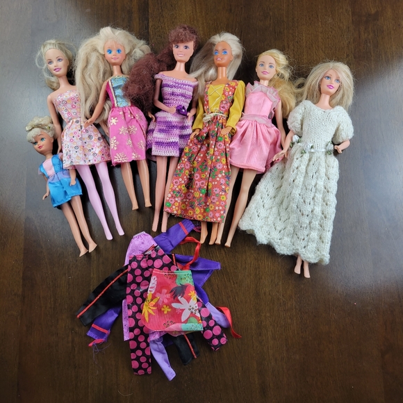 Vintage Barbie Dolls Set of 7 with Accessories - Picture 16 of 16